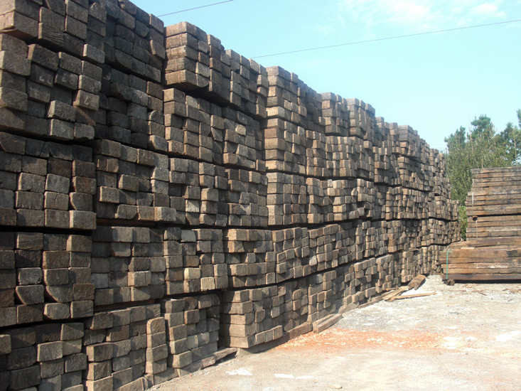 Traviesas de madera de tren para jardines y cercados